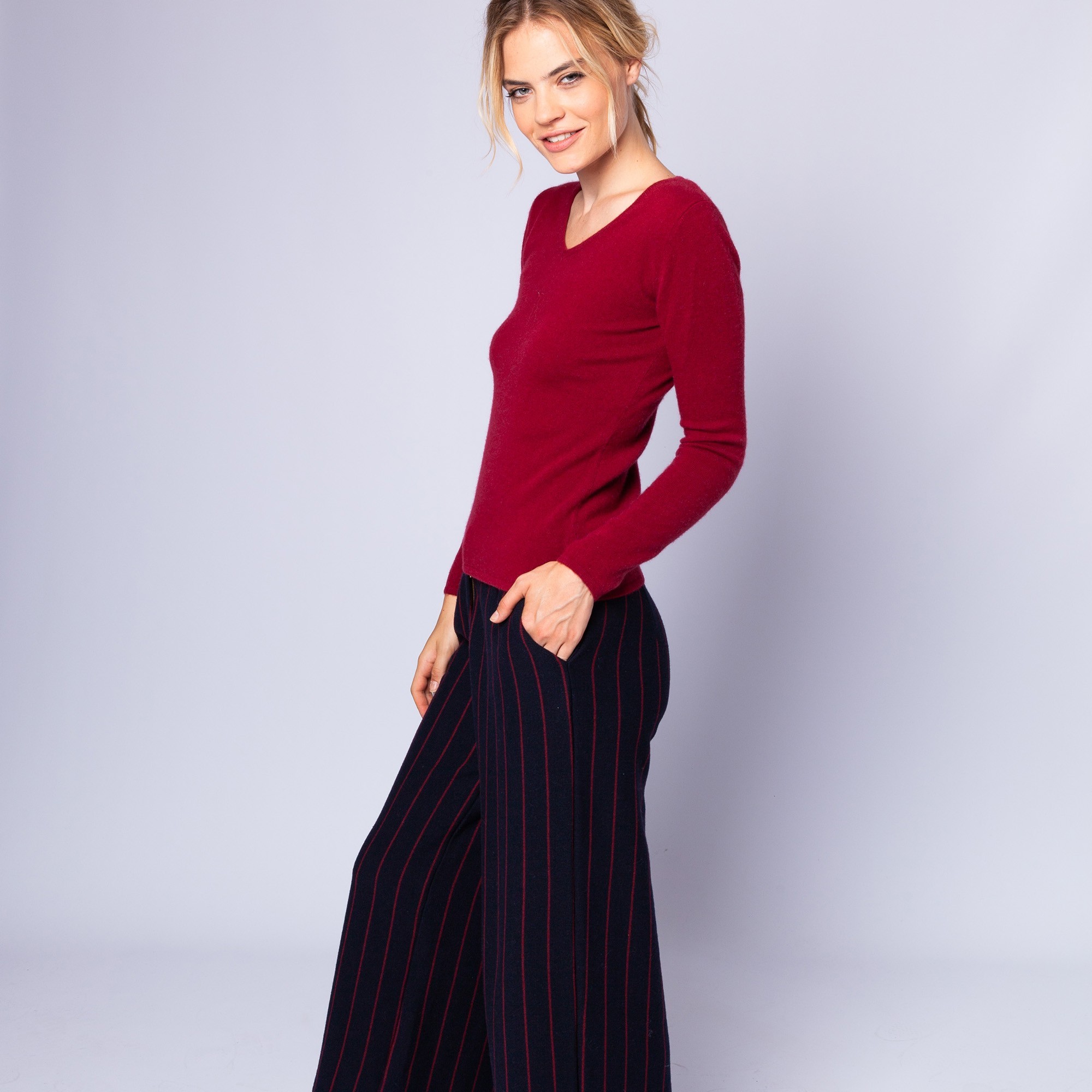 Pull col V en cachemire intemporel - Eniva 6384 rouge cerise - 20 rouge foncé