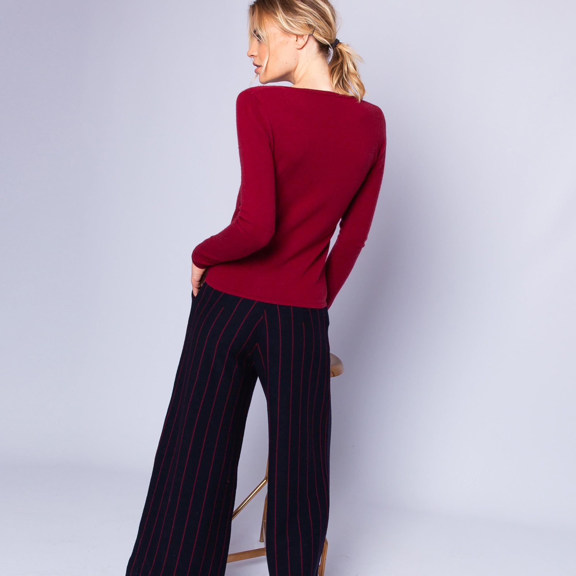 Pull col V en cachemire intemporel - Eniva 6384 rouge cerise - 20 rouge foncé