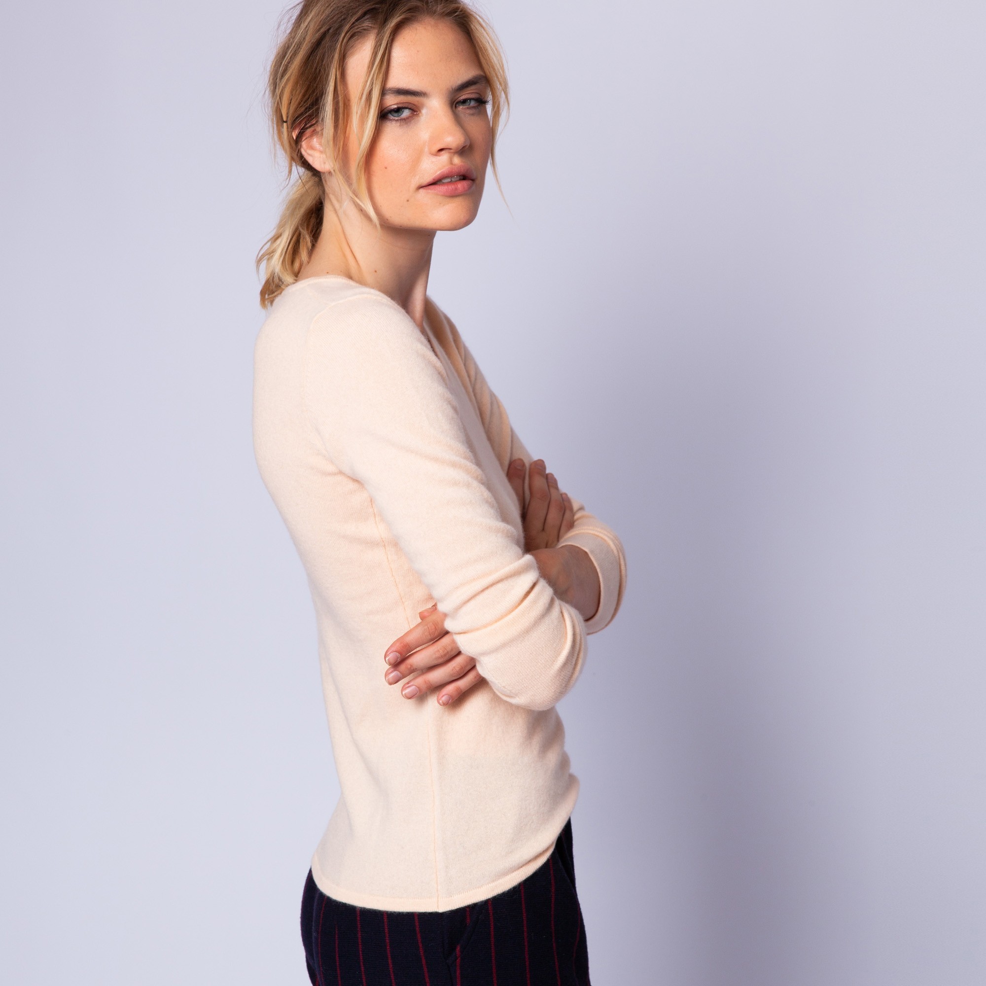 Pull col V en cachemire intemporel - Eniva 6385 nude - 85 nude
