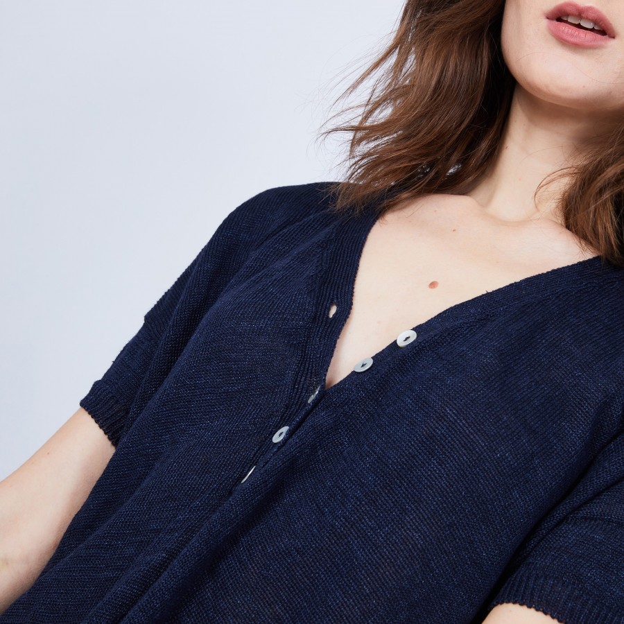 Camiseta de linho com decote em V e botões - Maati