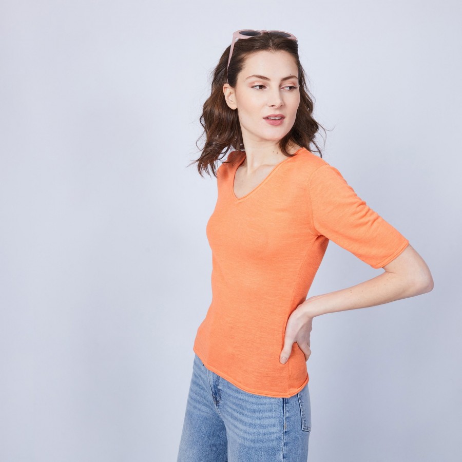 Camiseta de linho liso com decote em V - Mel