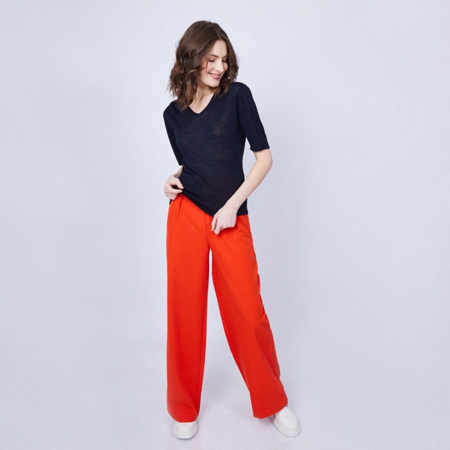 Camiseta de linho liso com decote em V - Mel