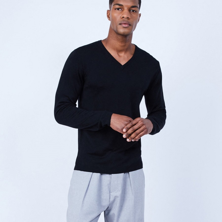 V-neck jumper in merino wool - Elmo
