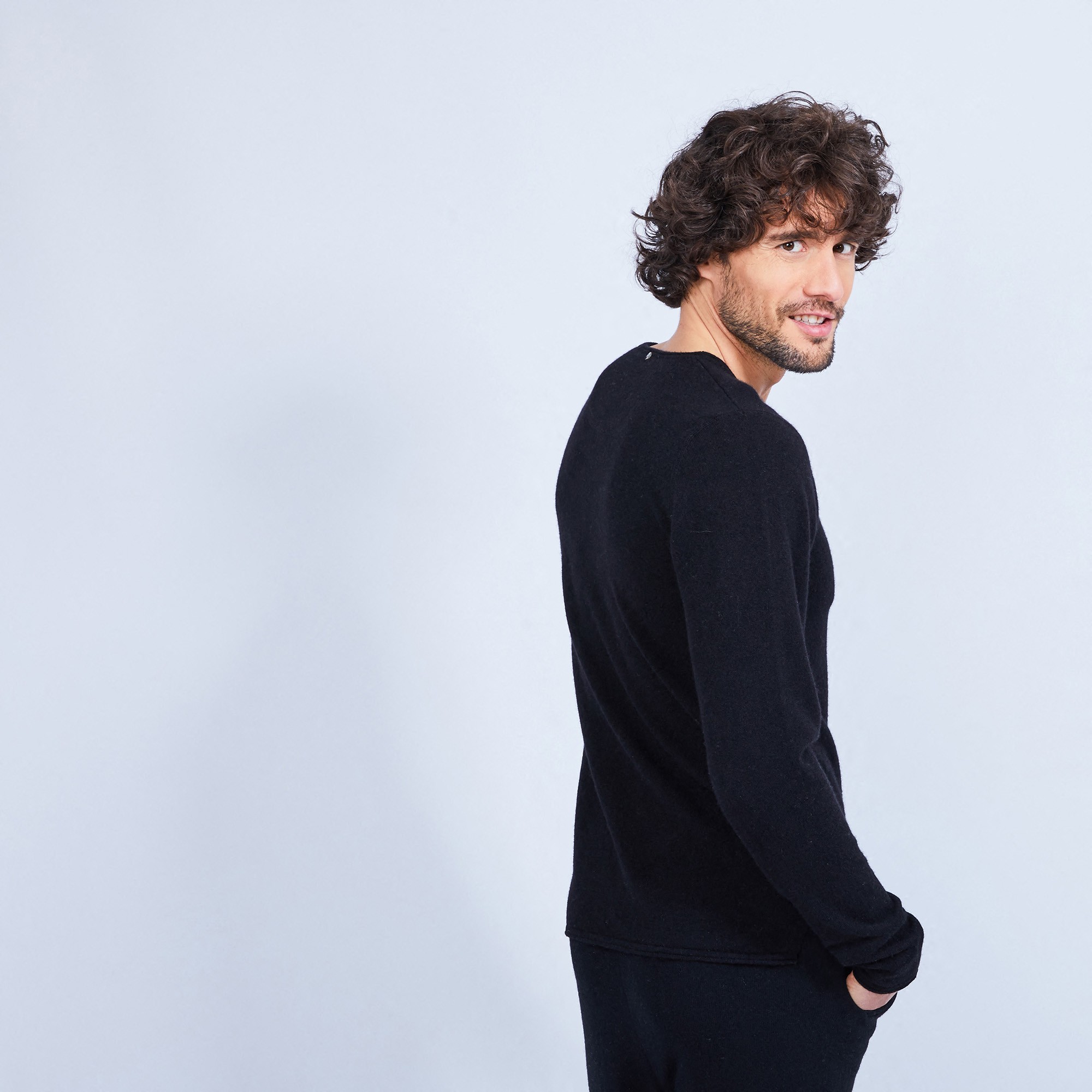 Pull col tunisien en cachemire - Henri 6410 noir - 01 Noir