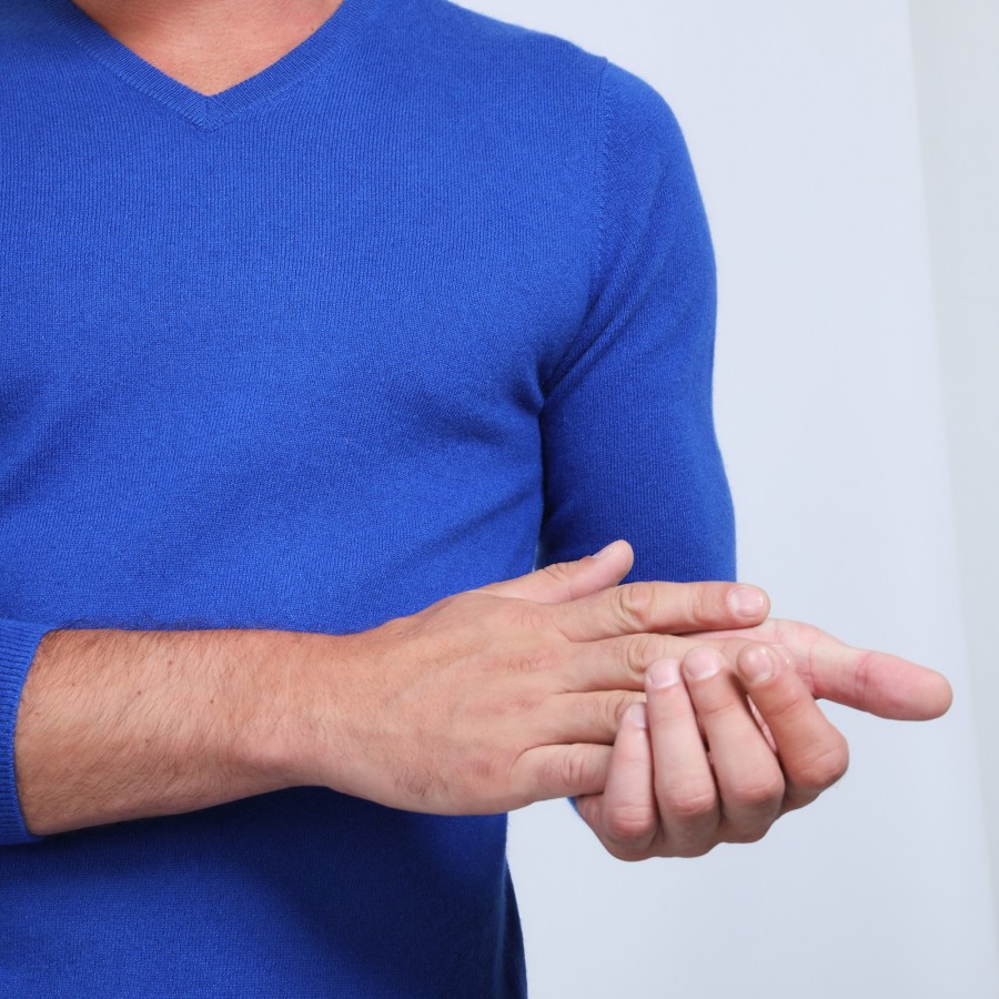 V-neck jumper in cashmere - Evann