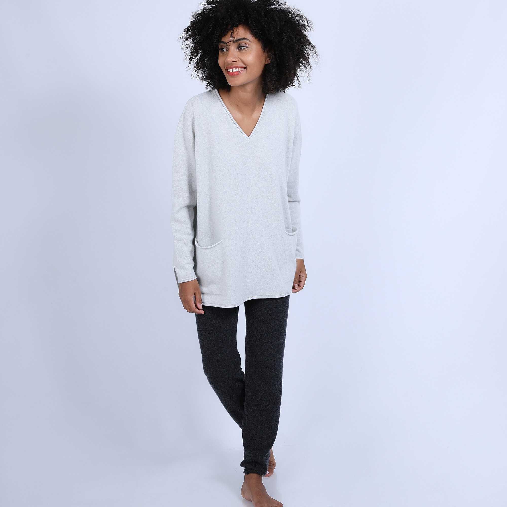 Pull en cachemire ample col V - Olyvia 6612 gris clair - 11 Gris clair