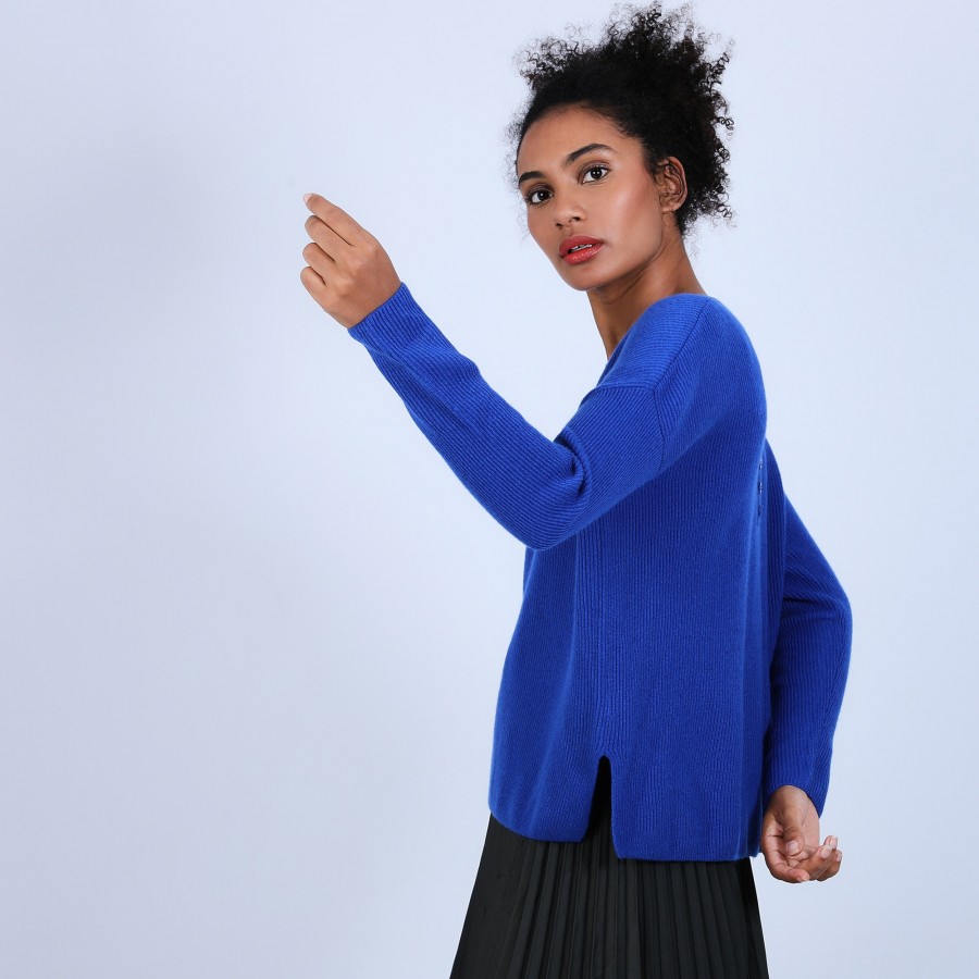 Round-neck jumper with buttons on the back - Becky