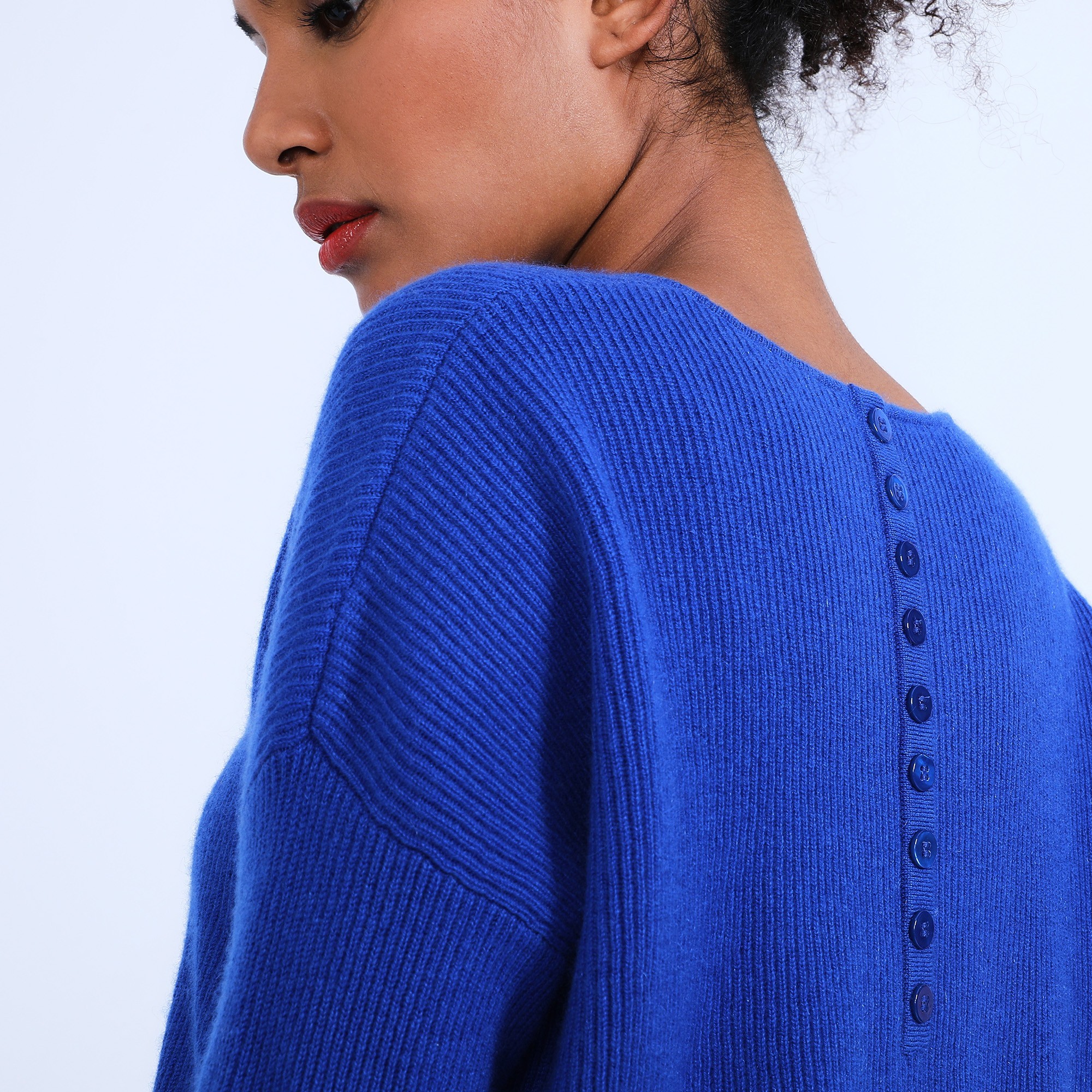 Pull col rond boutons arrière - Becky 6645 bleu dur - 48 Bleu roi