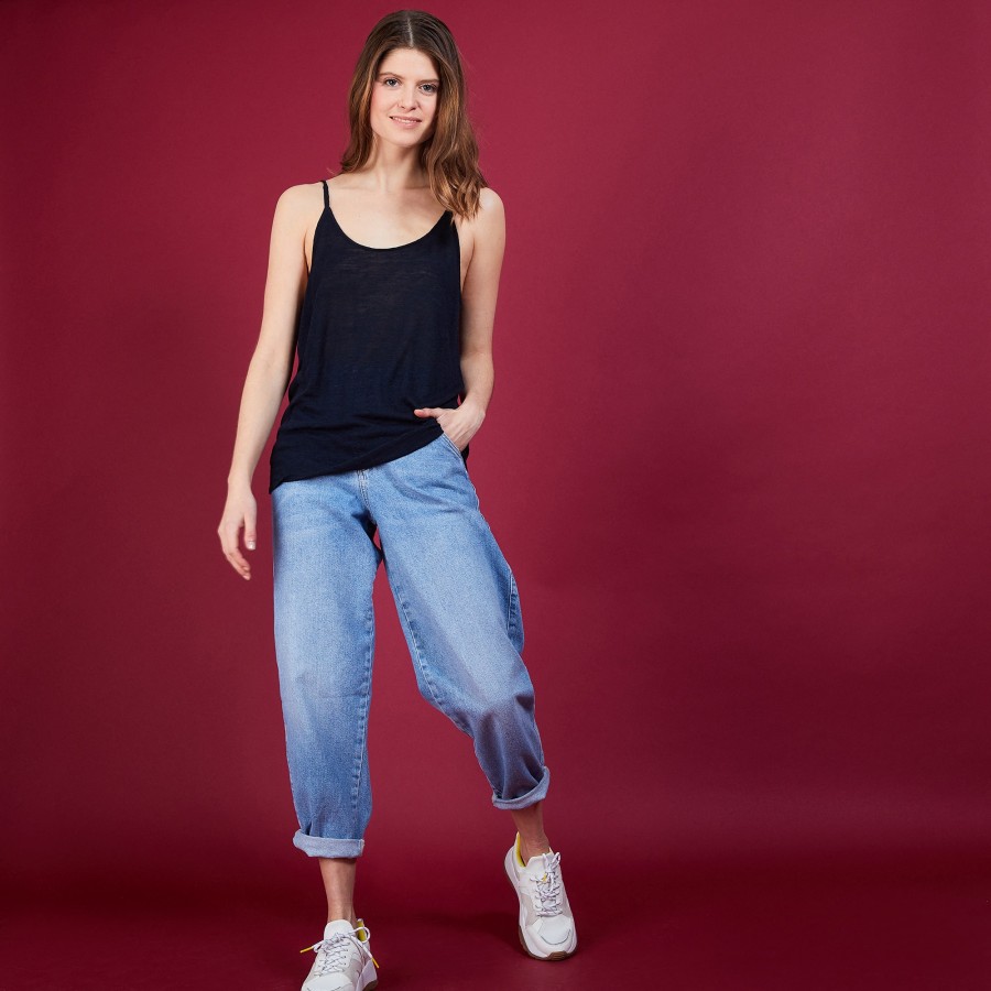 Regata de linho com alças finas - Bajah