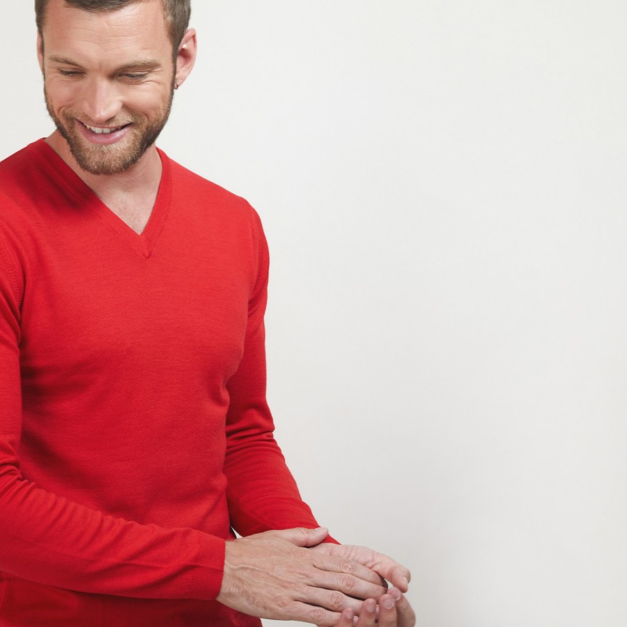 V-neck jumper in merino wool - Elmo