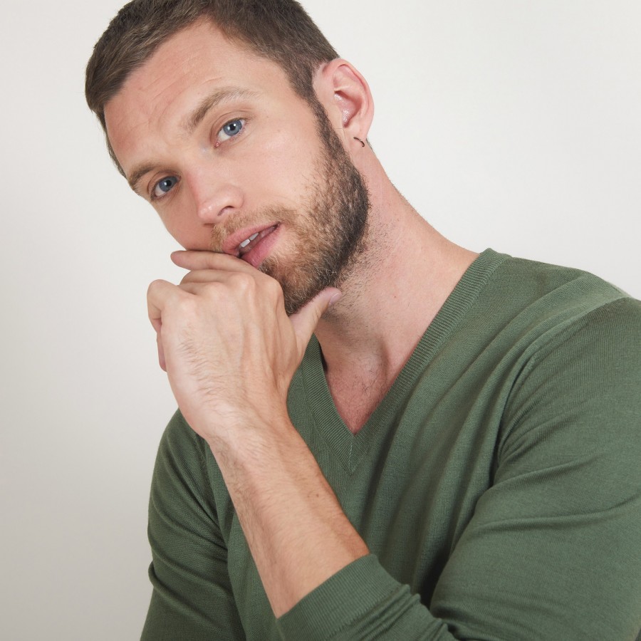 V-neck jumper in merino wool - Elmo