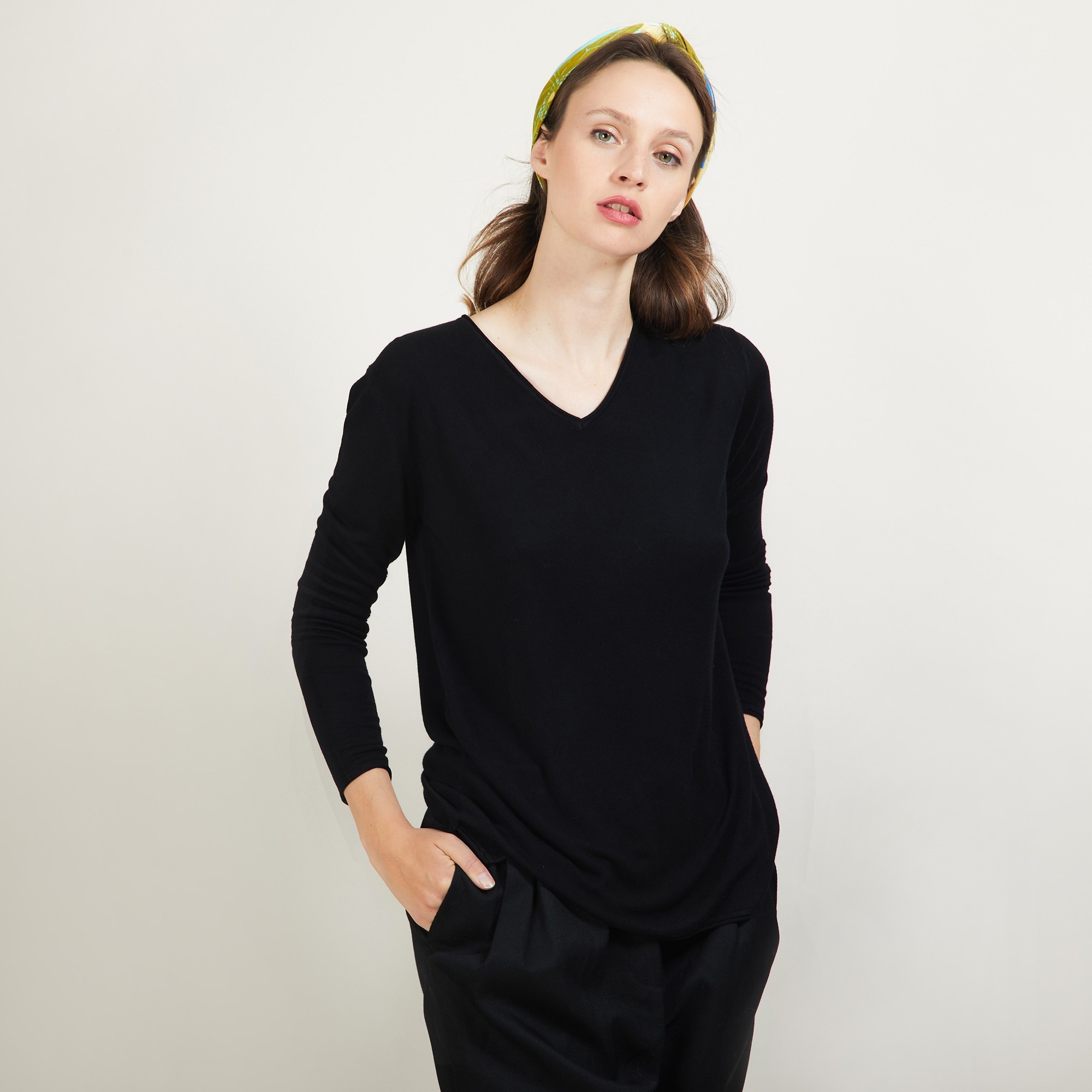 Pull col V en Bambou Cachemire - Barbara 7010 noir - 01 Noir