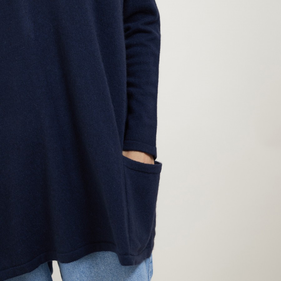 Suéter de cashmere oversized com decote em V e costas abotoadas - Binta