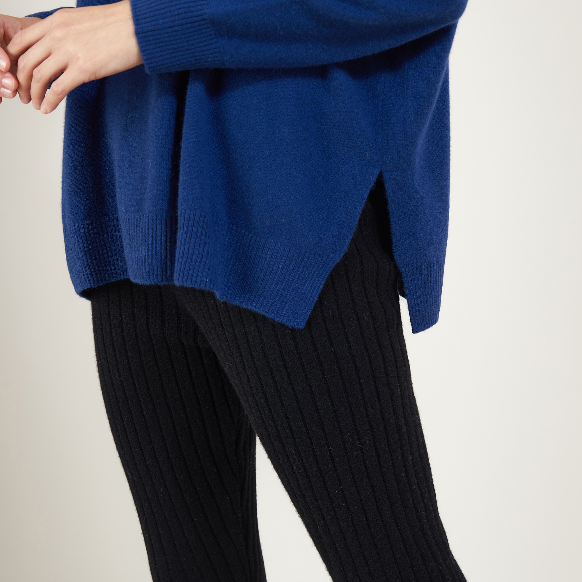 V-neck cashmere sweater with slits - Brendao