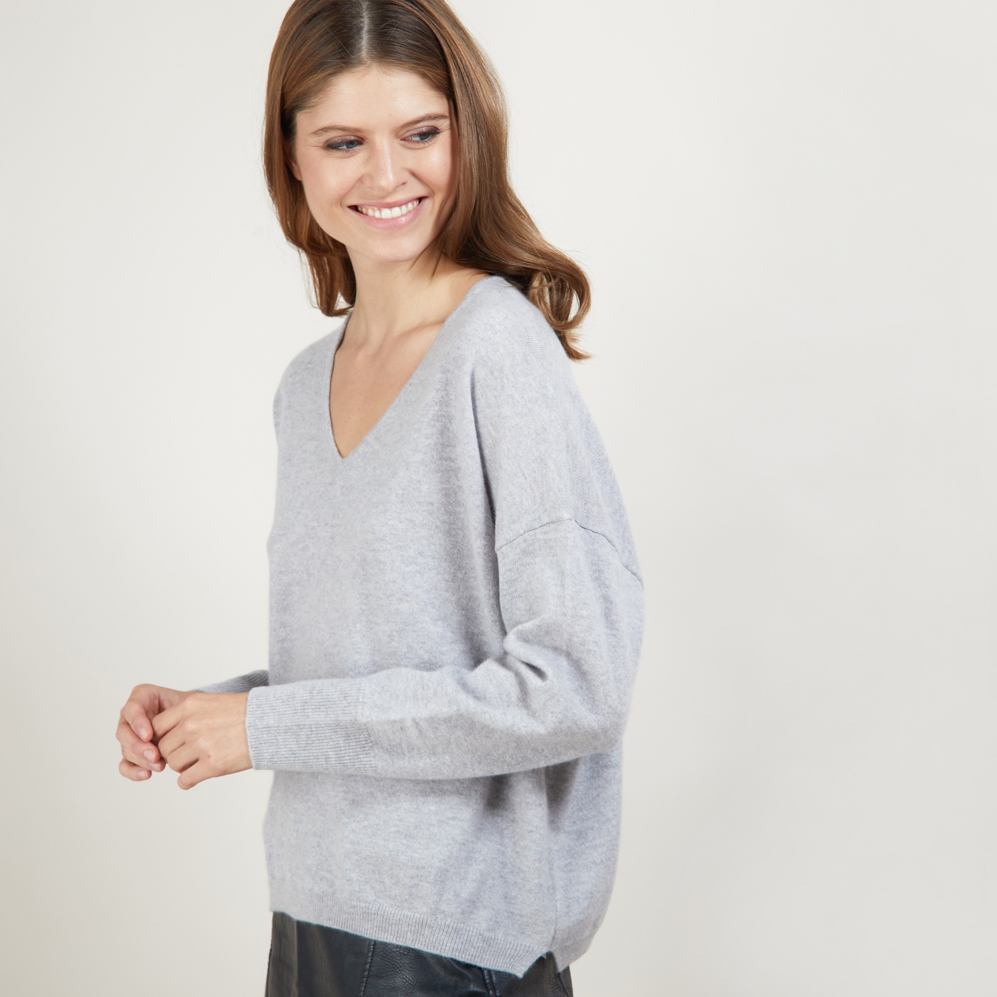Pull court col V en cachemire - Balba 7013 vapeur - 09 Gris moyen