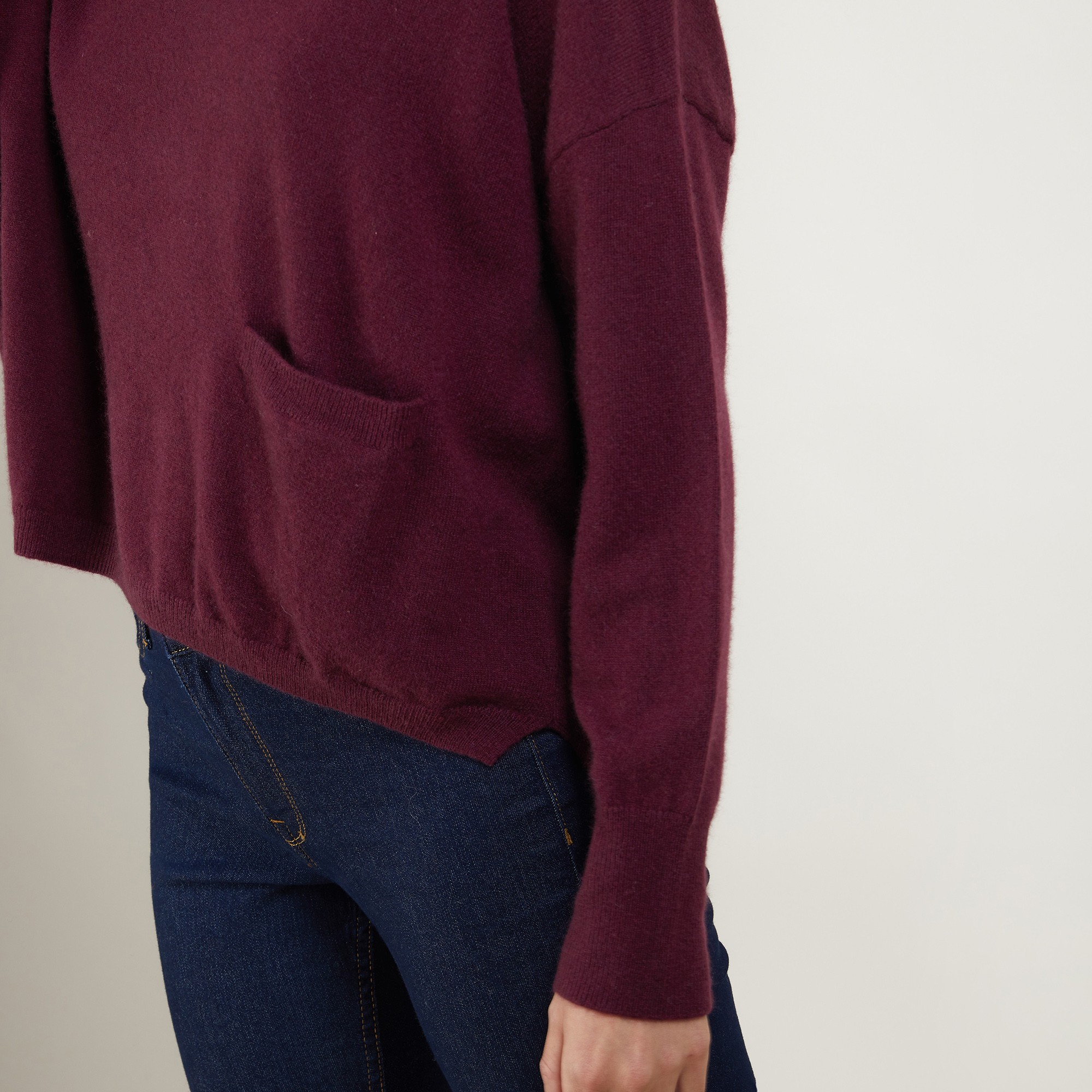 Pull court col V en cachemire - Balba 7085 damas - 18 Violet foncé