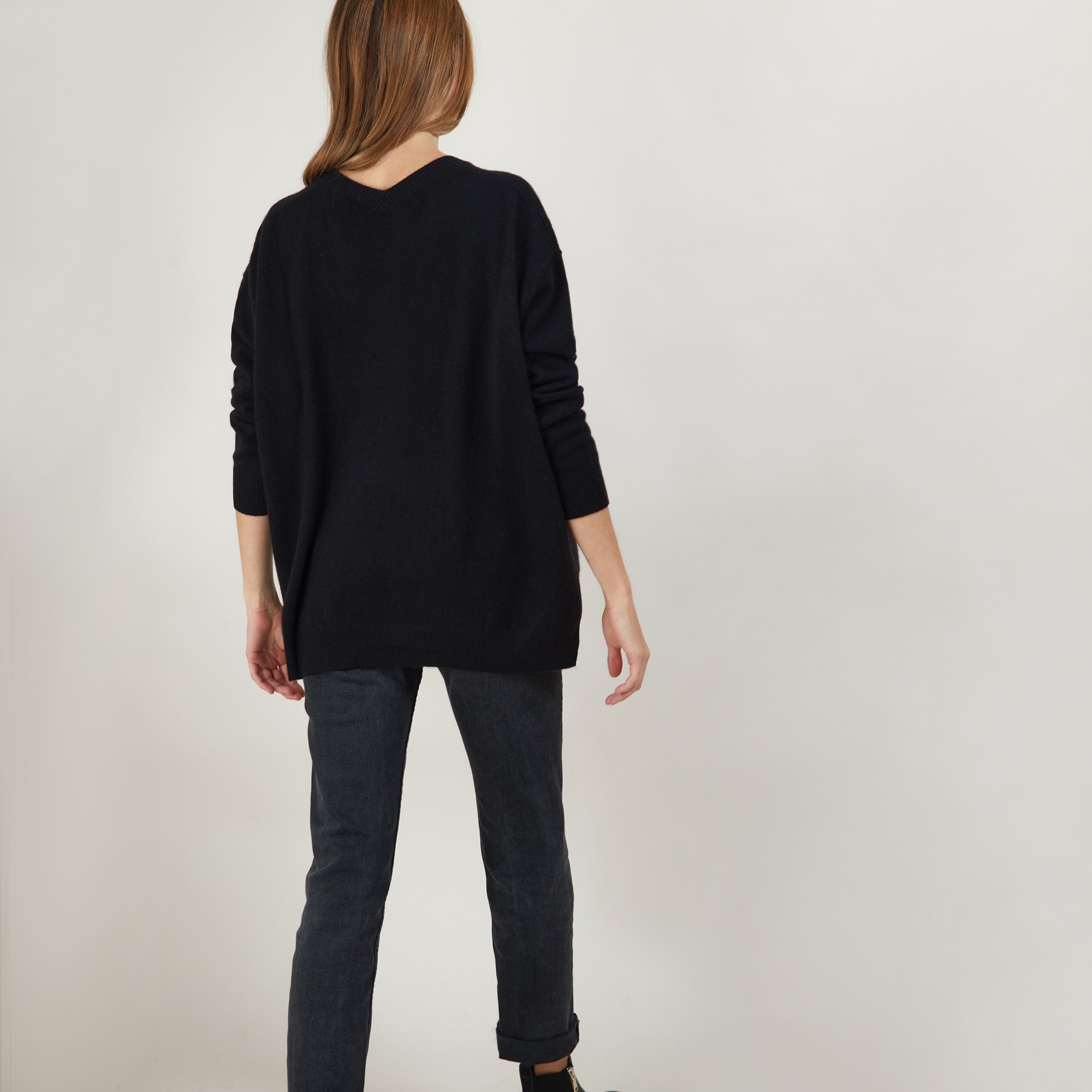 V-neck cashmere sweater with slits - Brendao