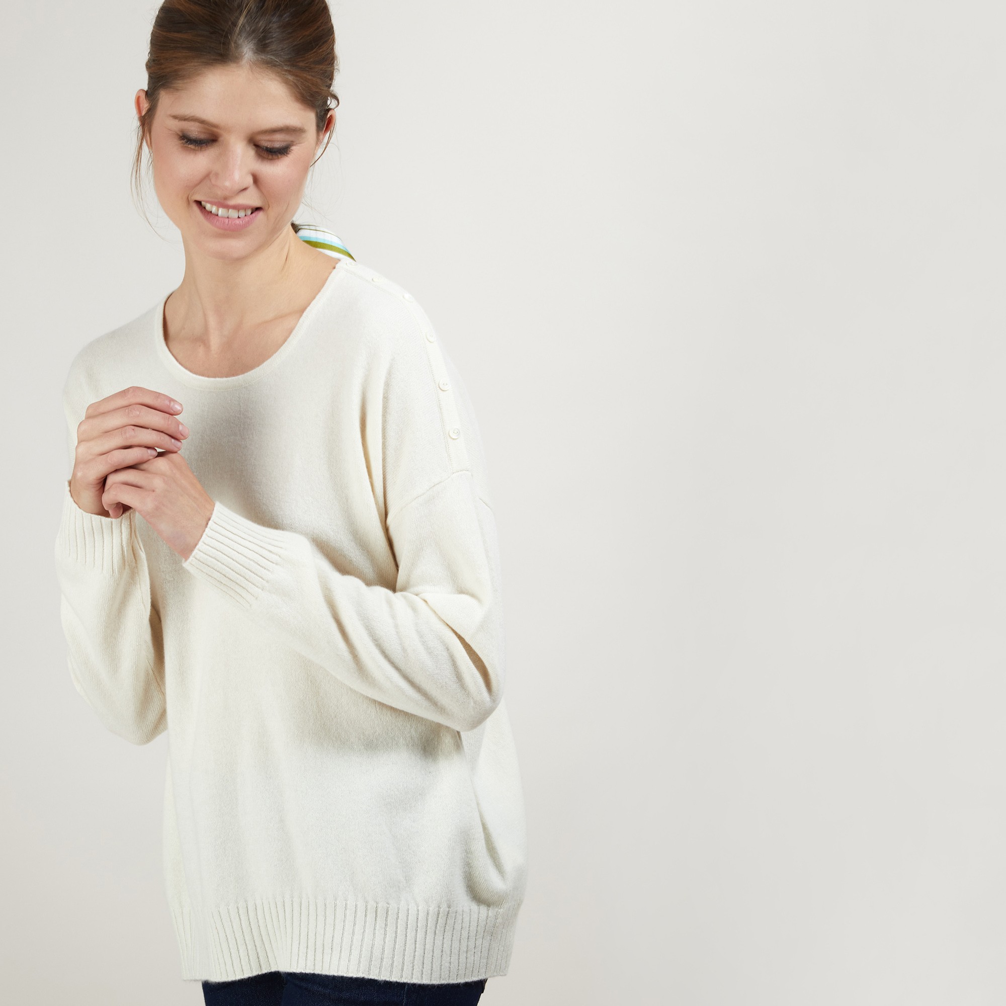 Pull ample en cachemire boutons épaule - Brook 7002 arome - 82 Ecru