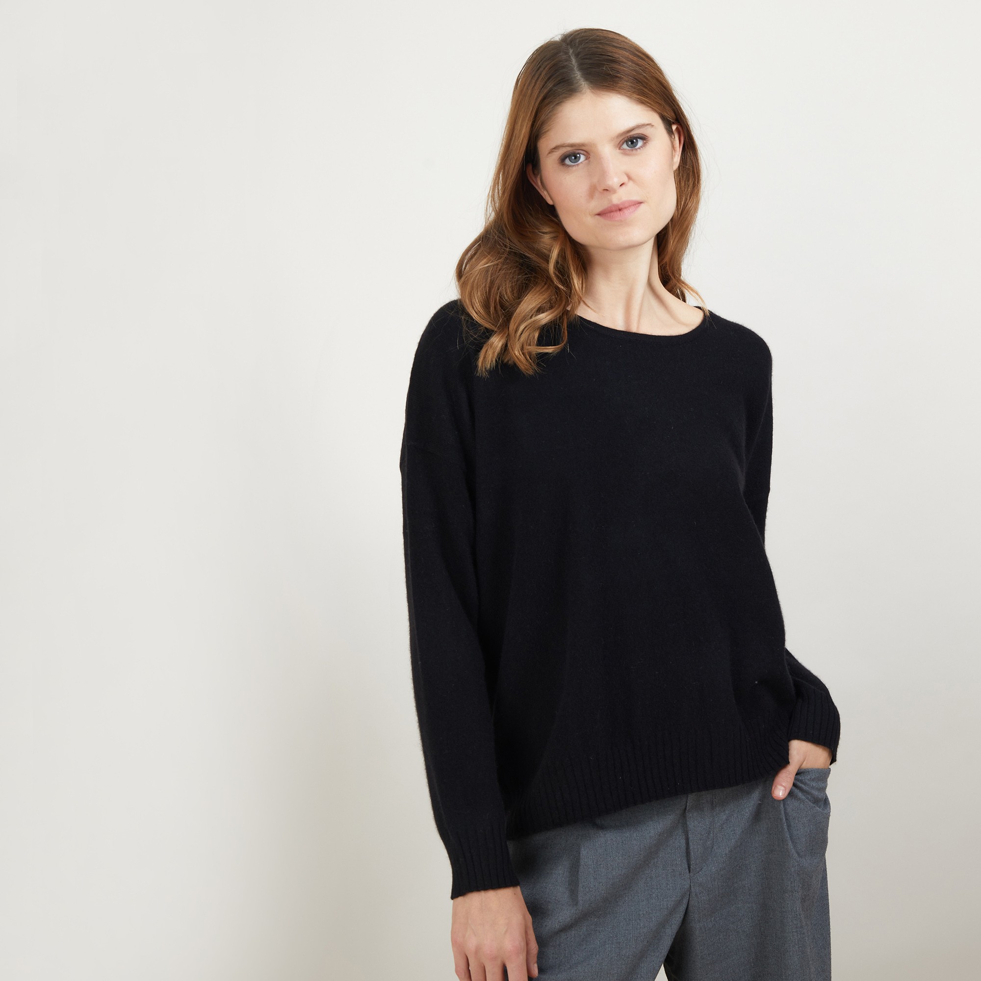 Pull ample en cachemire boutons épaule - Brook 7010 noir - 01 Noir