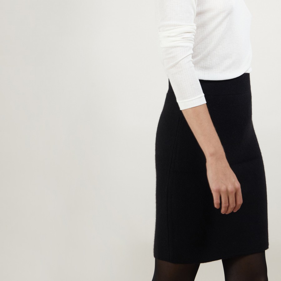 Short cashmere skirt - France
