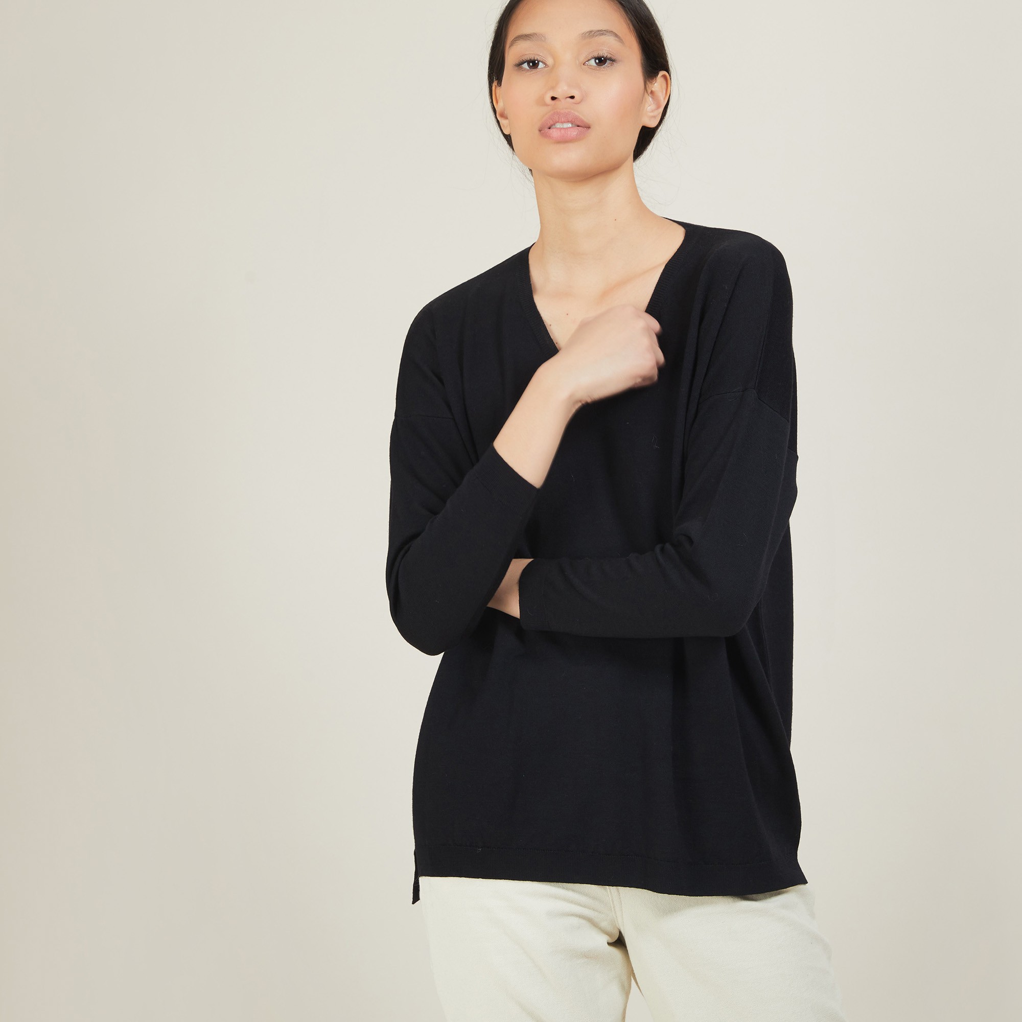 Pull à fentes col v en laine - Bernice 7010 noir - 01 Noir