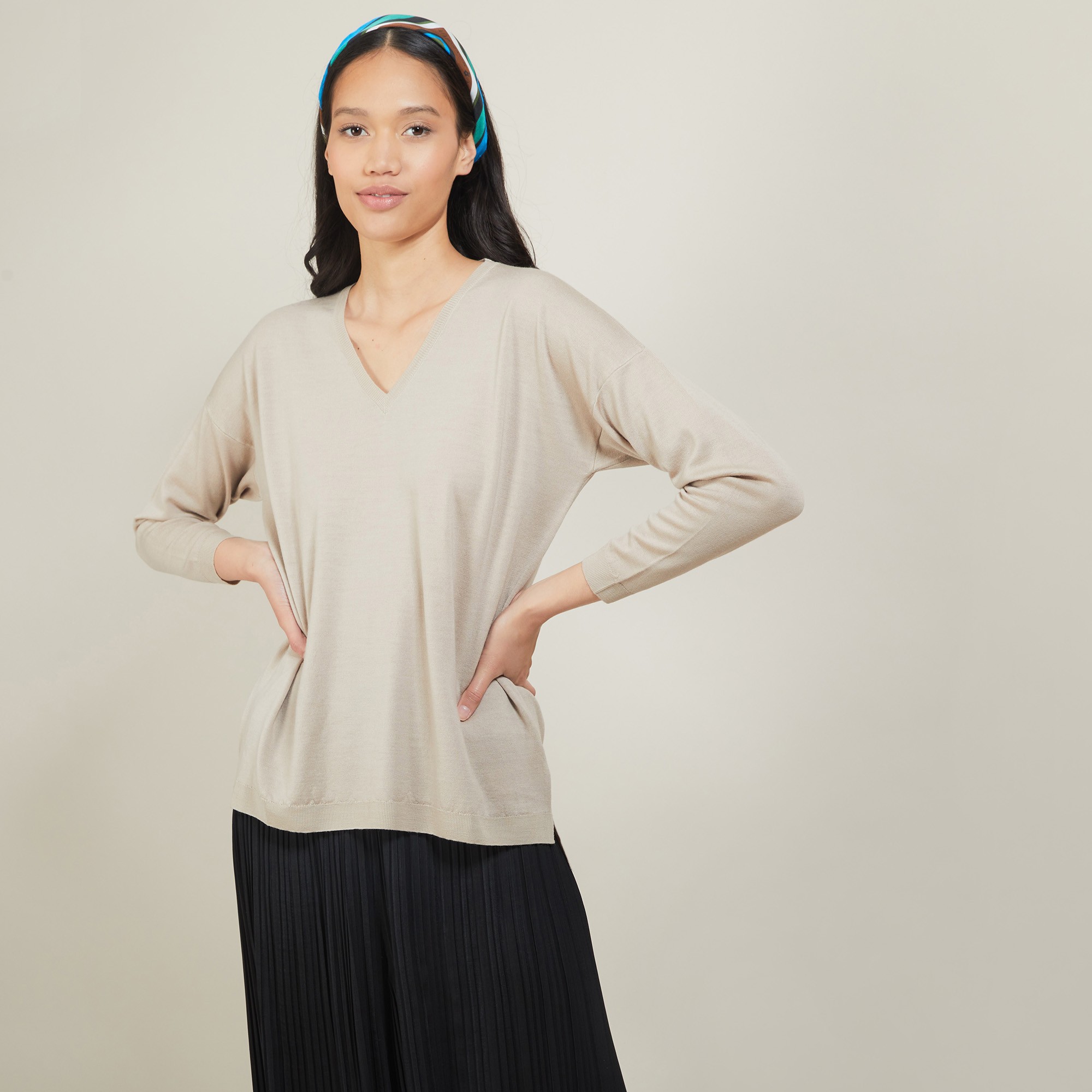 Pull à fentes col v en laine - Bernice 7001 dune - 13 Beige moyen