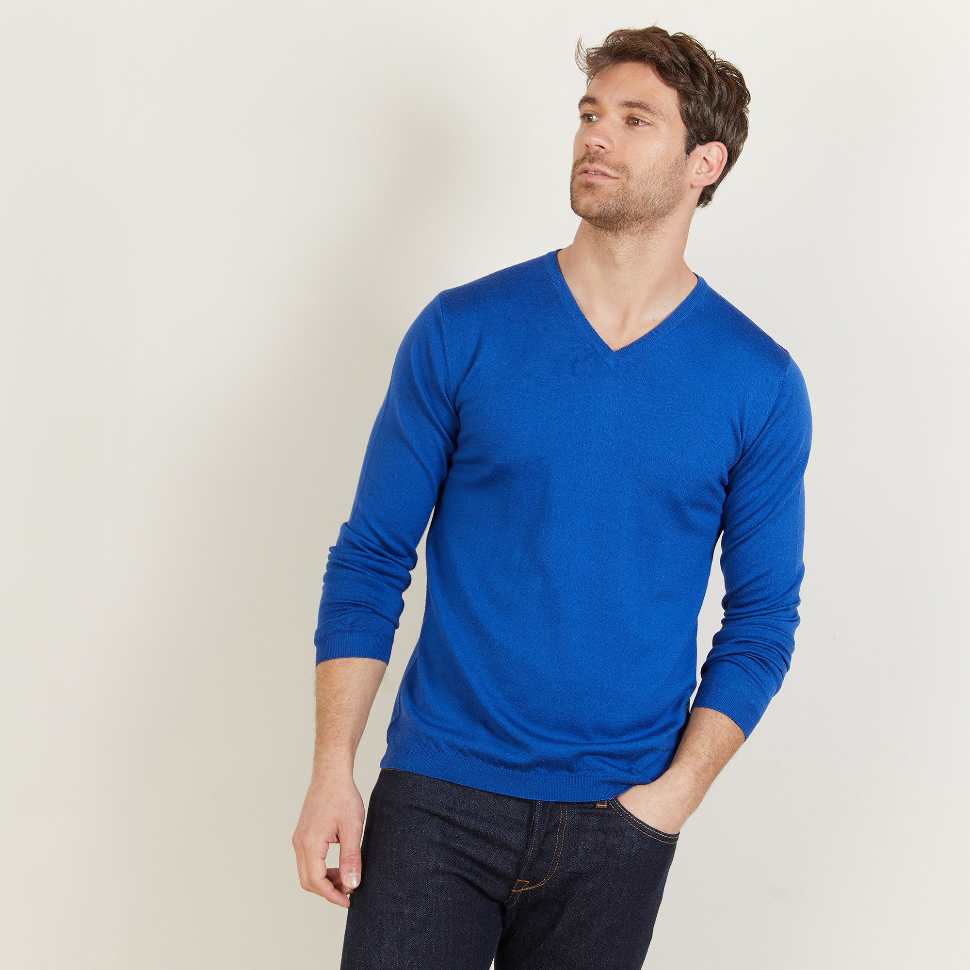 Pull col V en laine mérinos - Bibiane 6143 saphir - 48 Bleu roi