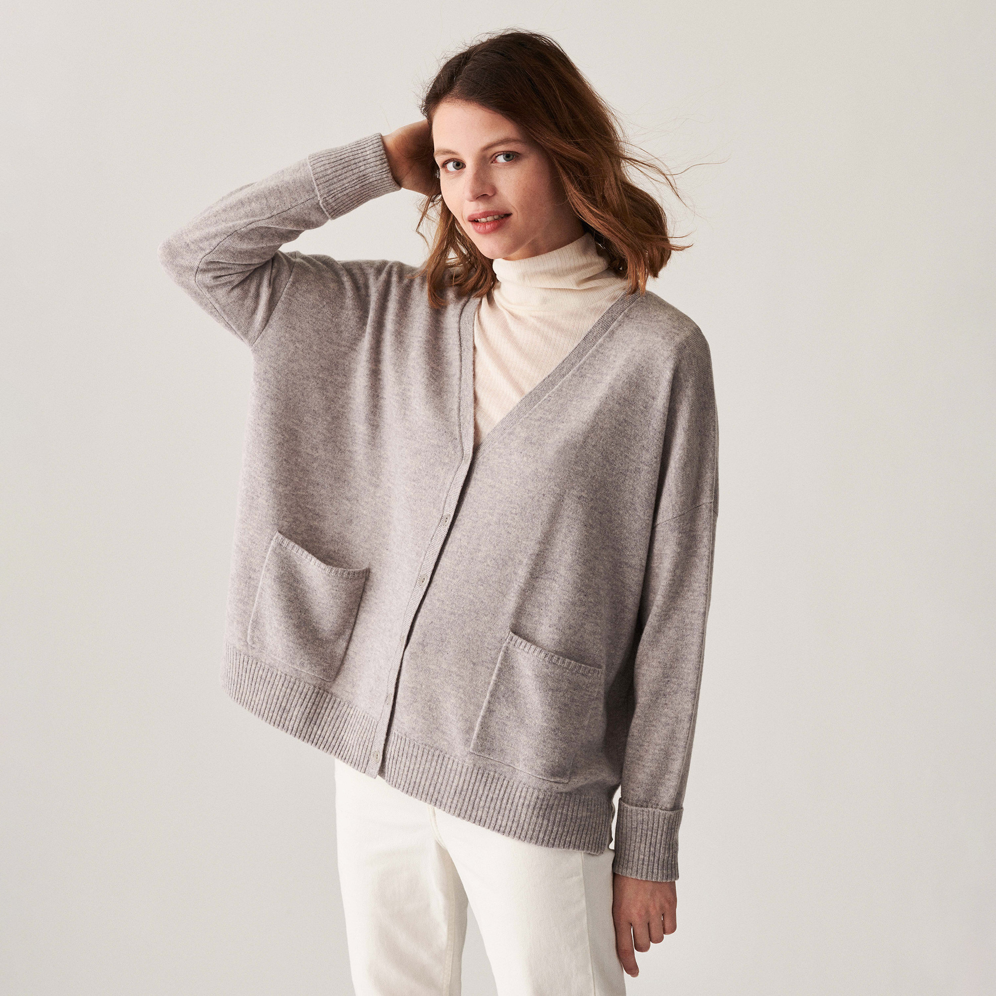 Buttoned V-neck cardigan with cashmere pockets - Achille