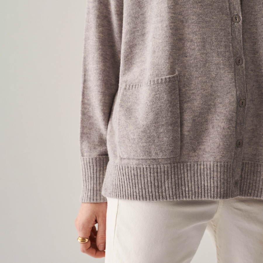 Cardigan col V boutonné à poches en cachemire - Achilla