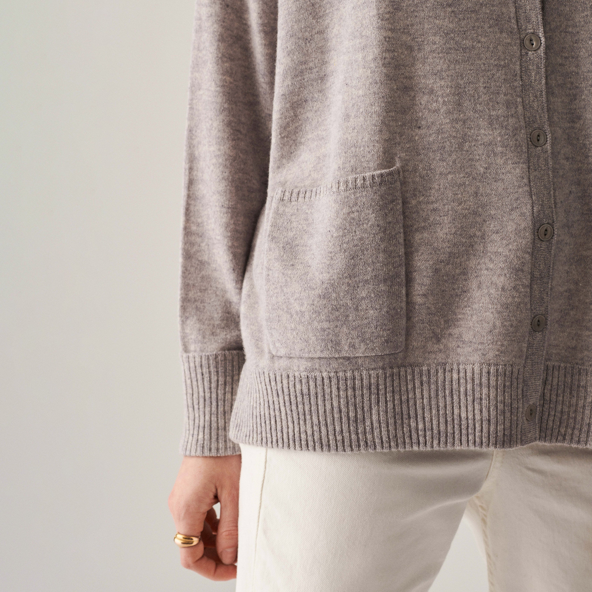 Cardigan col V boutonné à poches en cachemire - Achille 7412 gris clair - 11 Gris clair