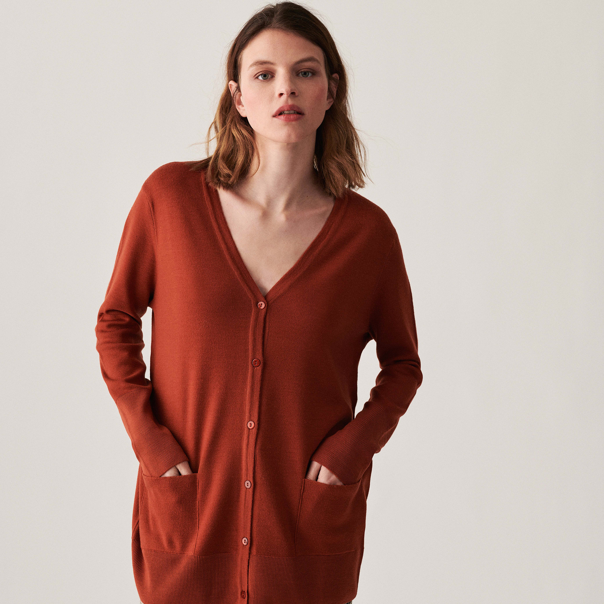 Long cardigan boutonné col V en laine mérinos - Alister 7461 cognac - 92 Rouille