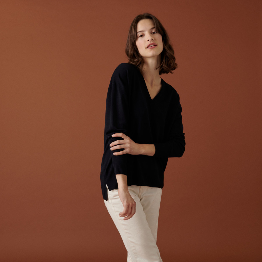 Pull col V à fentes en laine mérinos - Aurora