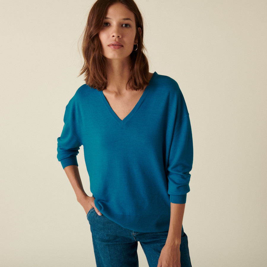 Merino wool V-neck sweater with slits - Aurora