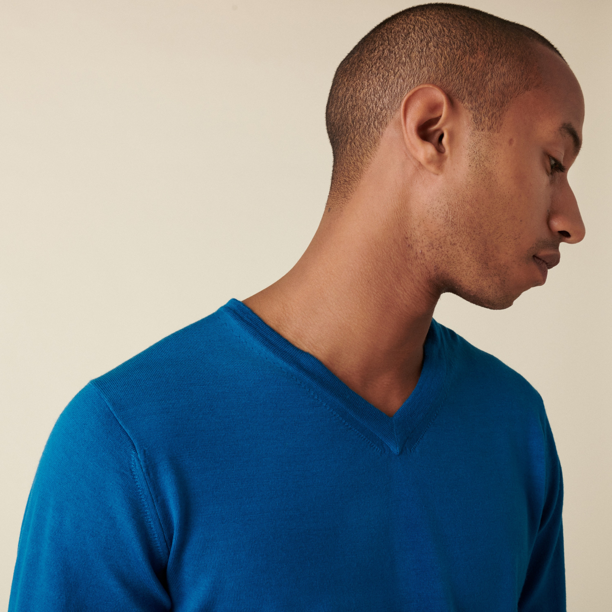 Pull col V avec logo en laine mérinos - Elmo 7443 paon - 06 Bleu moyen