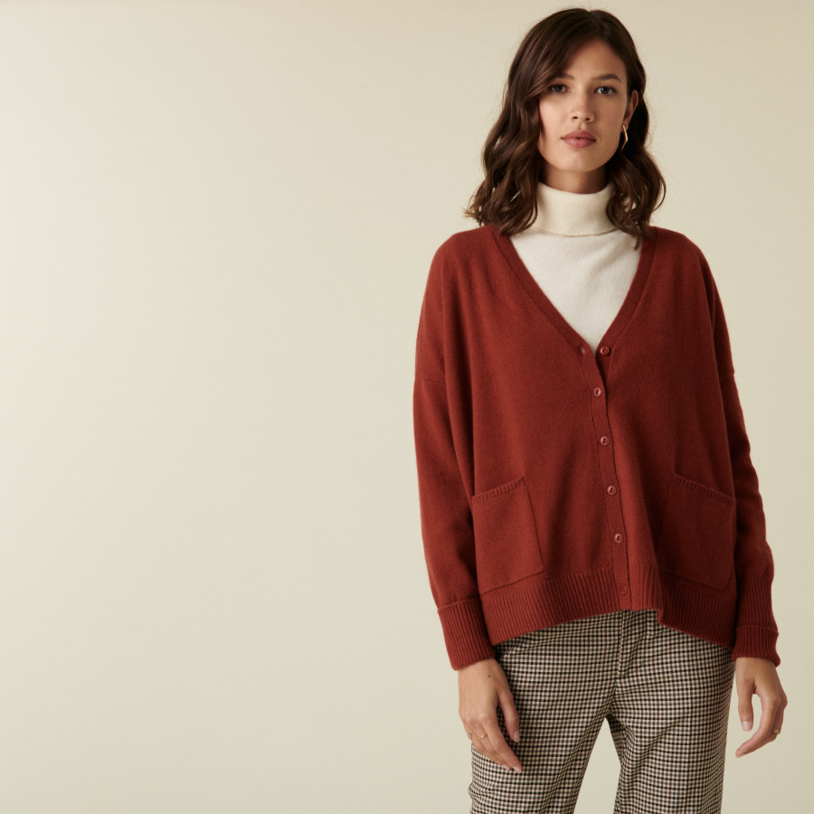 Buttoned V-neck cardigan with cashmere pockets - Achilla