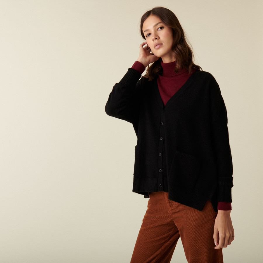 Buttoned V-neck cardigan with cashmere pockets - Achilla