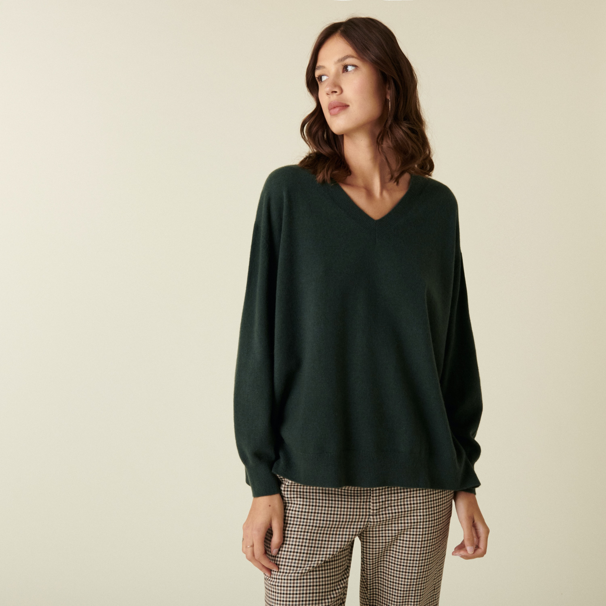 Pull col V en cachemire à fentes et bords côtes - Alienor 7451 bronze - 83 Kaki