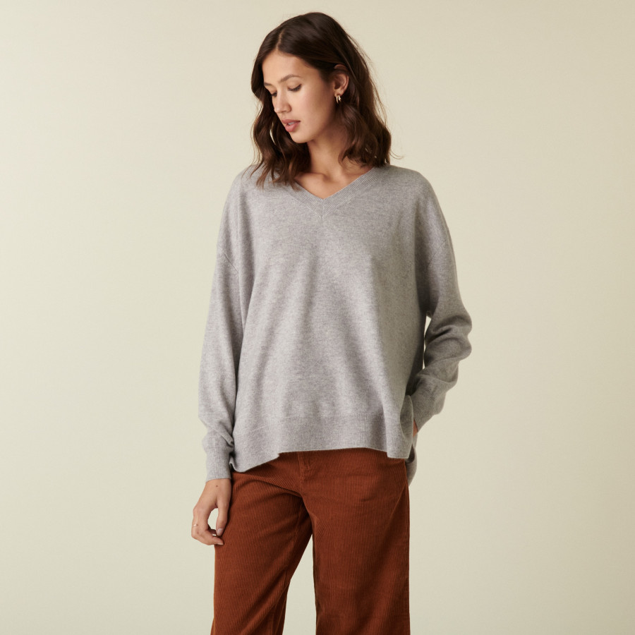 Suéter de cashmere com decote em V, fendas e bordas caneladas - Alienor