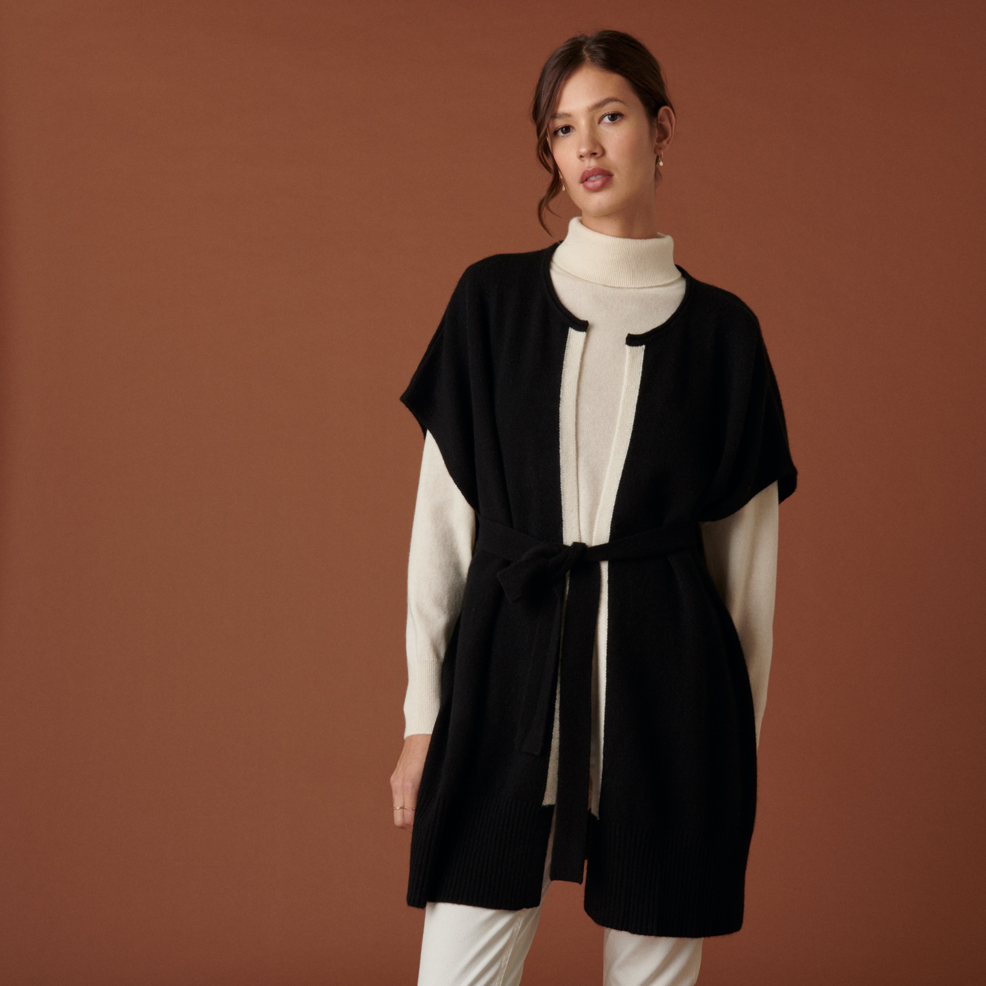Cape sans manches en cachemire - Clarisse 7596 noir/ecru - 01 Noir