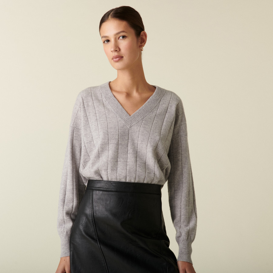 V-neck cashmere sweater in checkered knit - Canelle