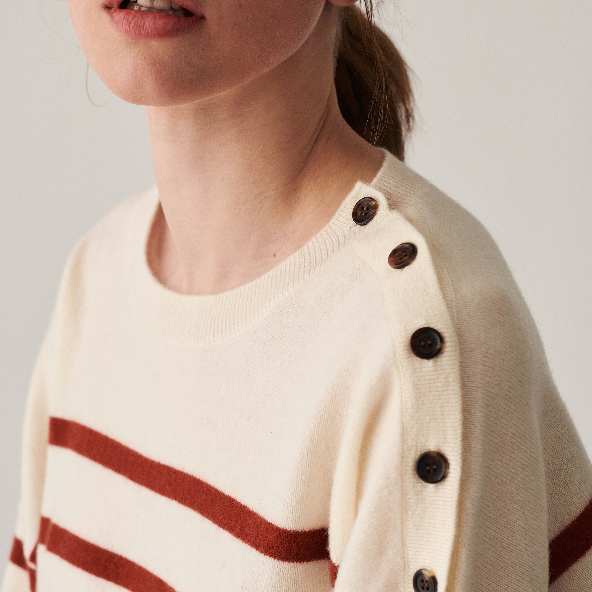 Pull boutonné à col rond bicolore en cachemire - Dalton 7516 ecru/cognac - 07 Marron