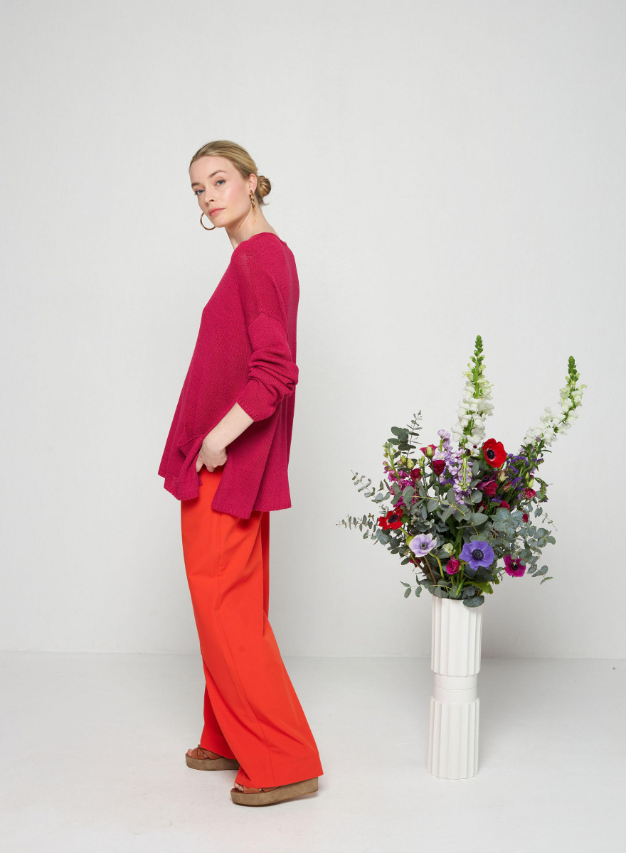 Oversized V-neck sweater in corallo - Telma