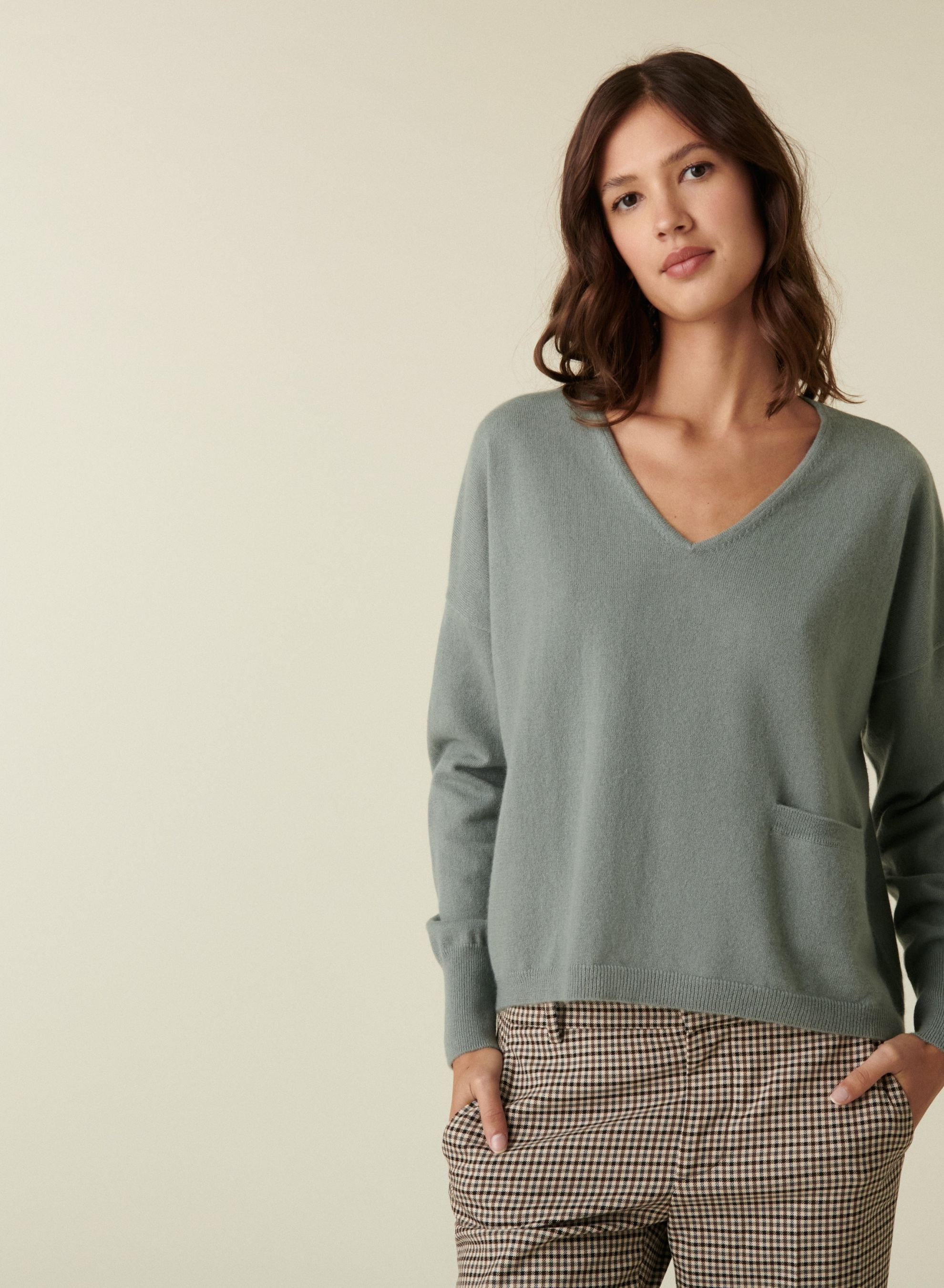 Pull court col V en cachemire avec poches - Balba