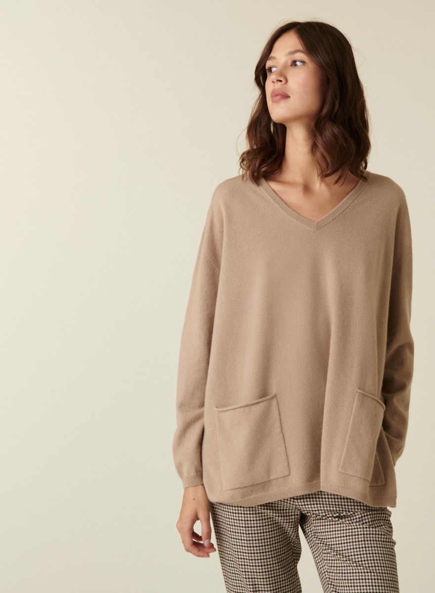 V-neck cashmere sweater with side slits - Accacia