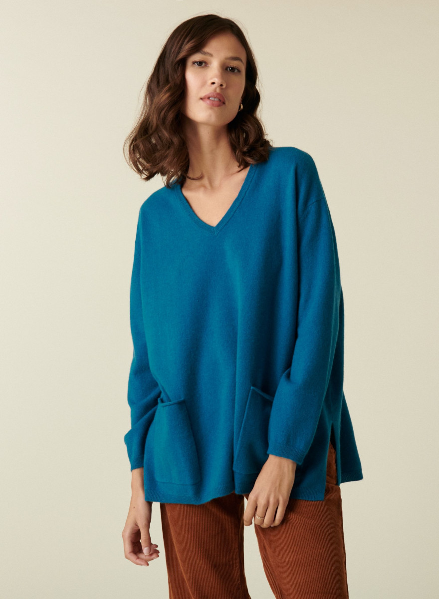 V-neck cashmere sweater with side slits - Accacia