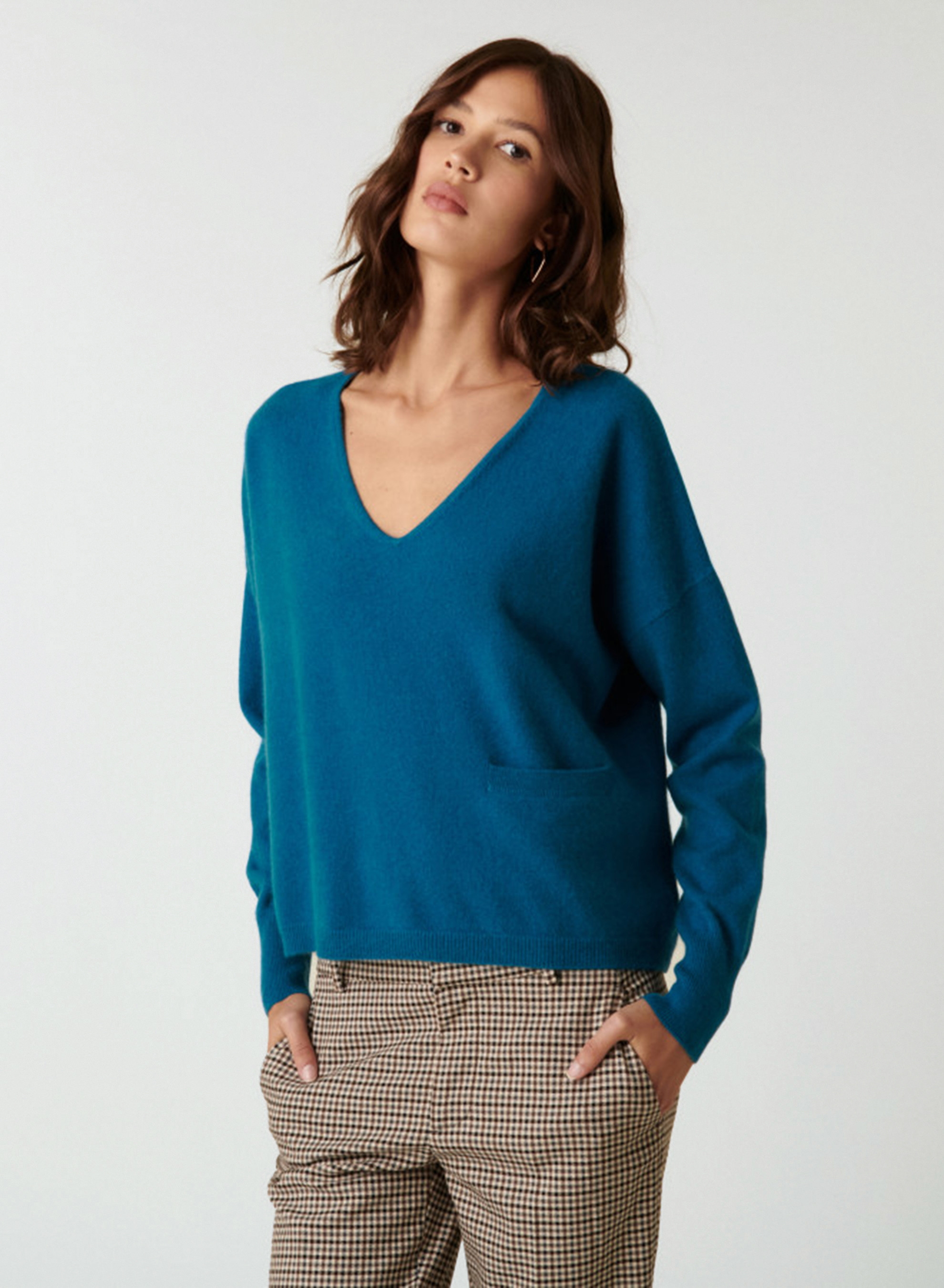 Pull court col V en cachemire avec poches - Balba 7443 paon - 06 Bleu moyen