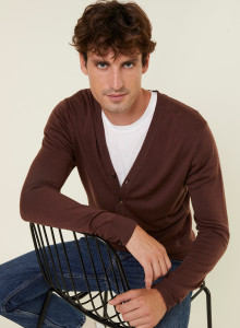 Gilet boutonné avec logo en laine mérinos - Etienne 7830 brun - 47 Marron foncé