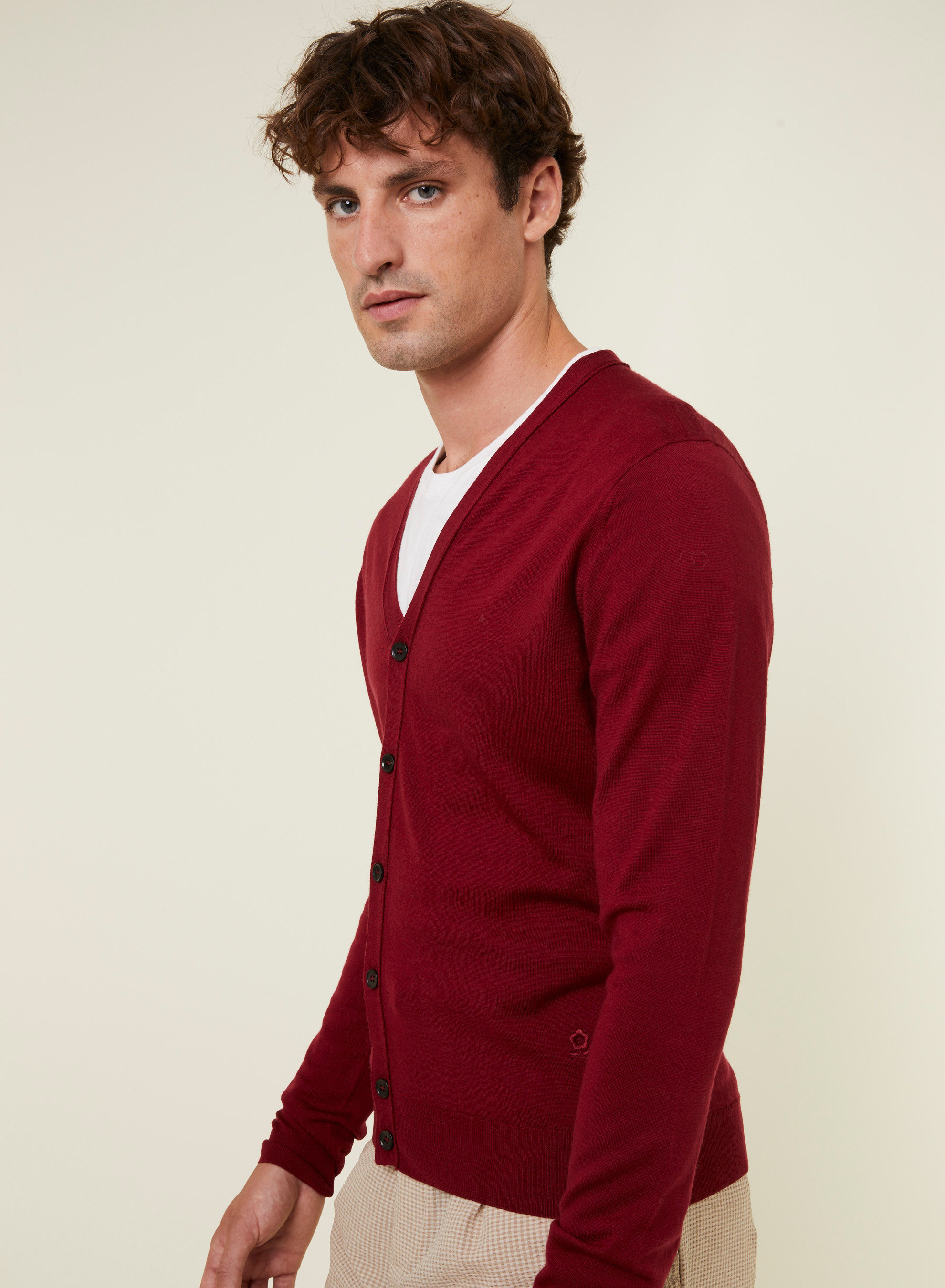 Gilet boutonné avec logo en laine mérinos - Etienne 7881 cerise - 51 Bordeaux
