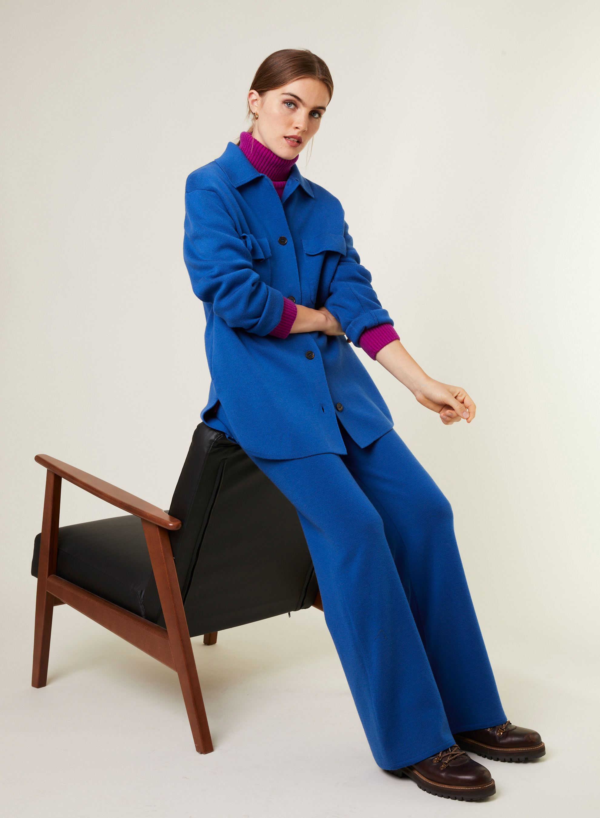 Veste boutonnée avec poches en laine mérinos - Giselle 7841 saphir - 03 Bleu foncé