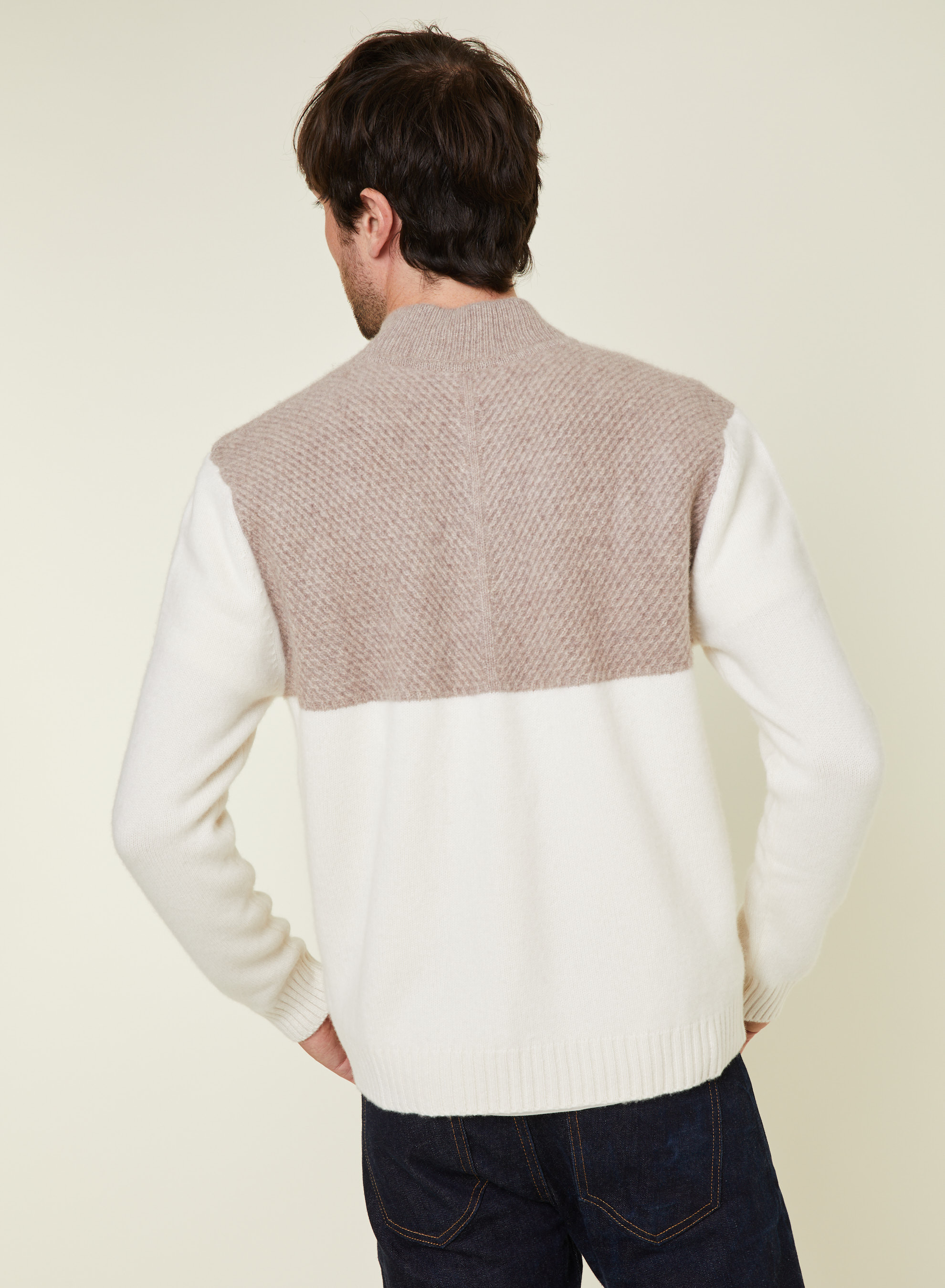Veste boutonnée à poches en cachemire 4 fils - Farell 7949 ecru/grege - 82 Ecru